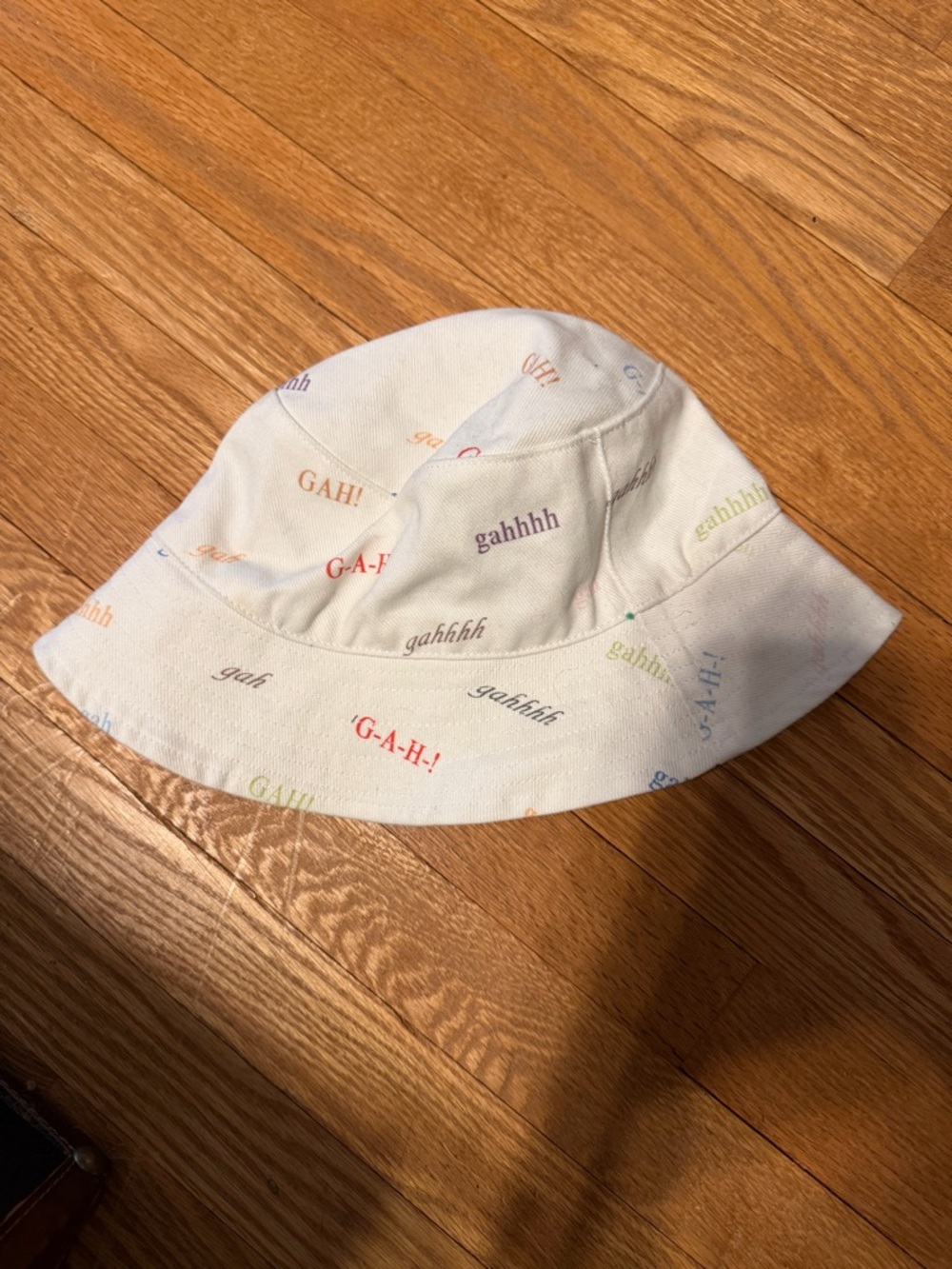 Lisa Says Gah White Bucket Hat - Picture 2 of 2